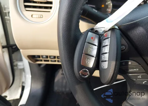 2017 Nissan Pathfinder Platinum z USA, uszkodzony, nr VIN 5N1DR2MM9HC689218